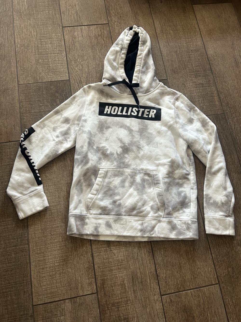 Hollister Men's Gray Tie-Dye Crewneck Hoodie with Black Logo